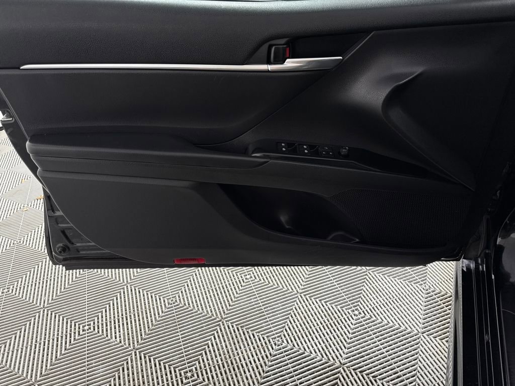 Used 2020 Toyota Camry SE image 10