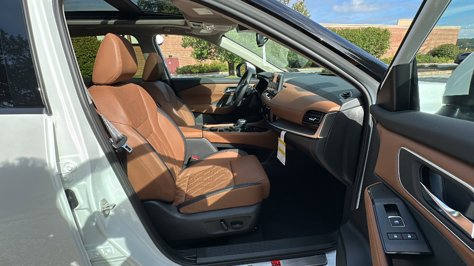 New 2026 Nissan Rogue Platinum image 13