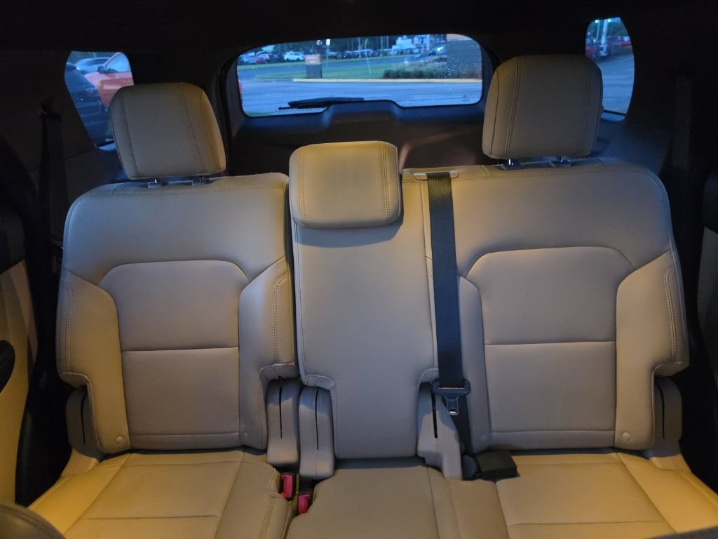 Used 2016 Ford Explorer XLT w/ Equipment Group 202A AWD/4WD image 26