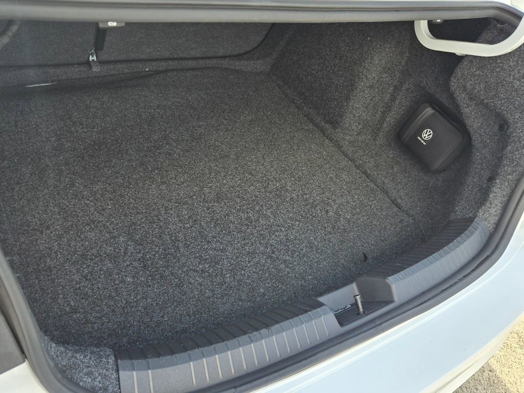 Used 2023 Volkswagen Jetta SE image 13