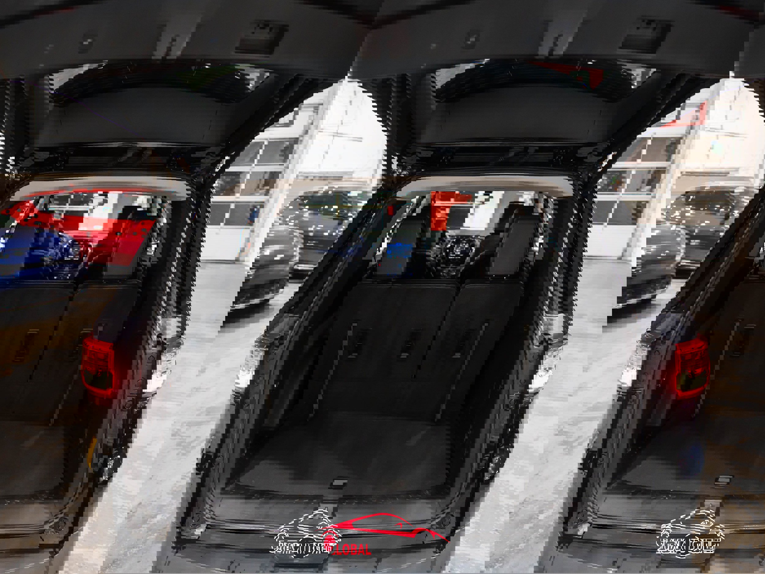 Used 2020 Chevrolet Traverse LT w/ Driver Confidence II Package image 46