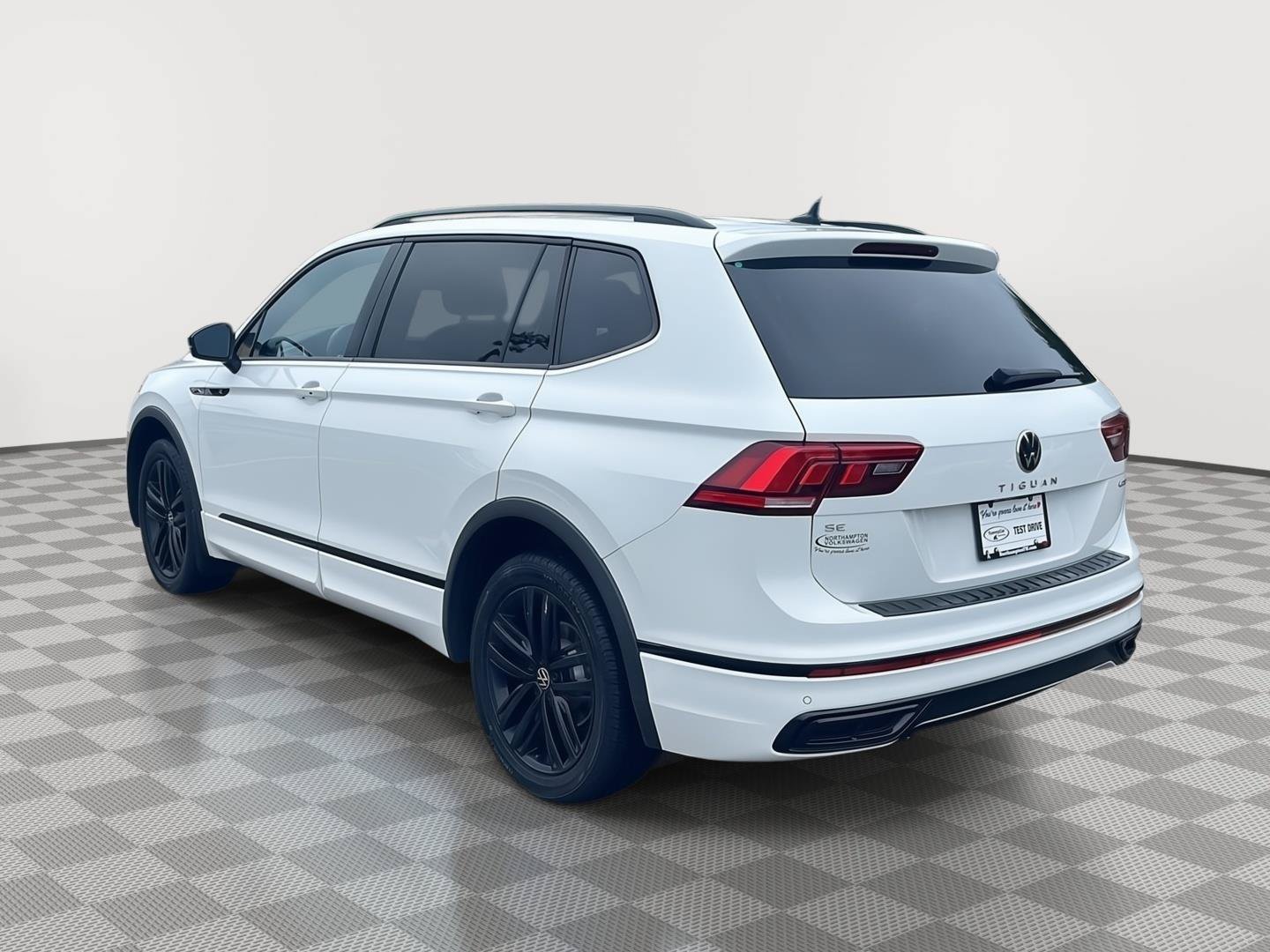 Used 2022 Volkswagen Tiguan SE R-Line AWD/4WD image 8