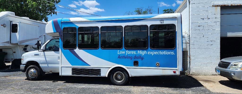 Used 2012 Ford E-450 and Econoline 450 Super Duty w/ Shuttle Bus Prep Pkg image 2