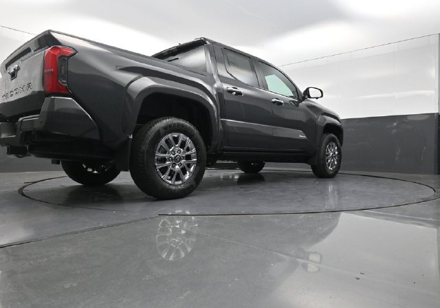 Used 2026 Toyota Tacoma Limited AWD/4WD image 37