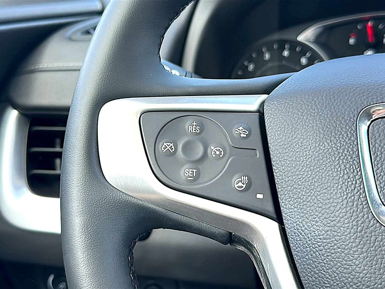 Used 2024 GMC Terrain SLT w/ Elevation Edition AWD/4WD image 29