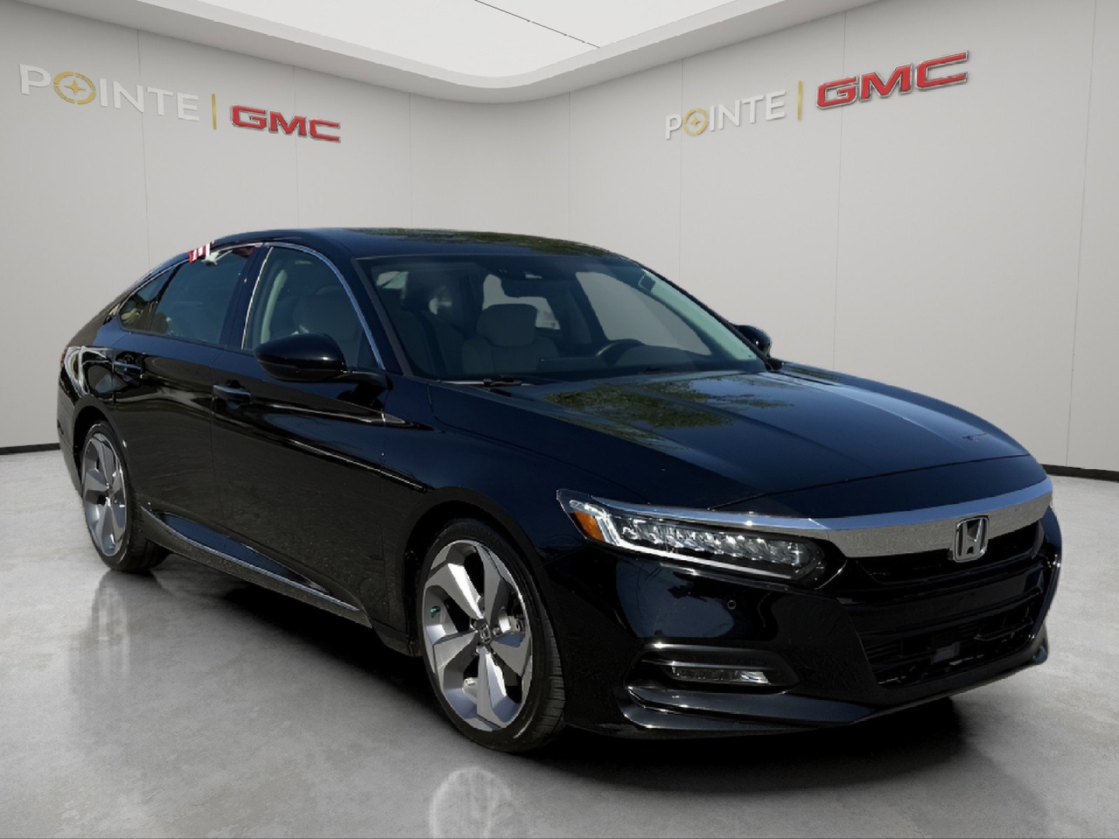 Used 2018 Honda Accord Touring image 1
