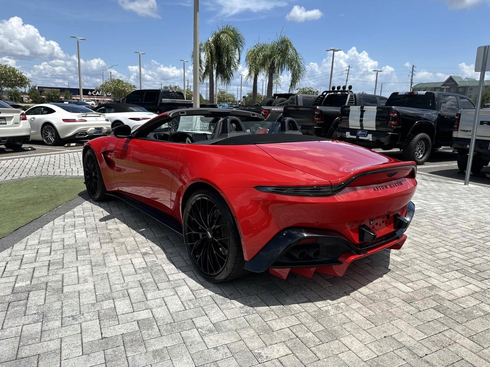 Used 2022 Aston Martin V8 Vantage Roadster RWD image 4