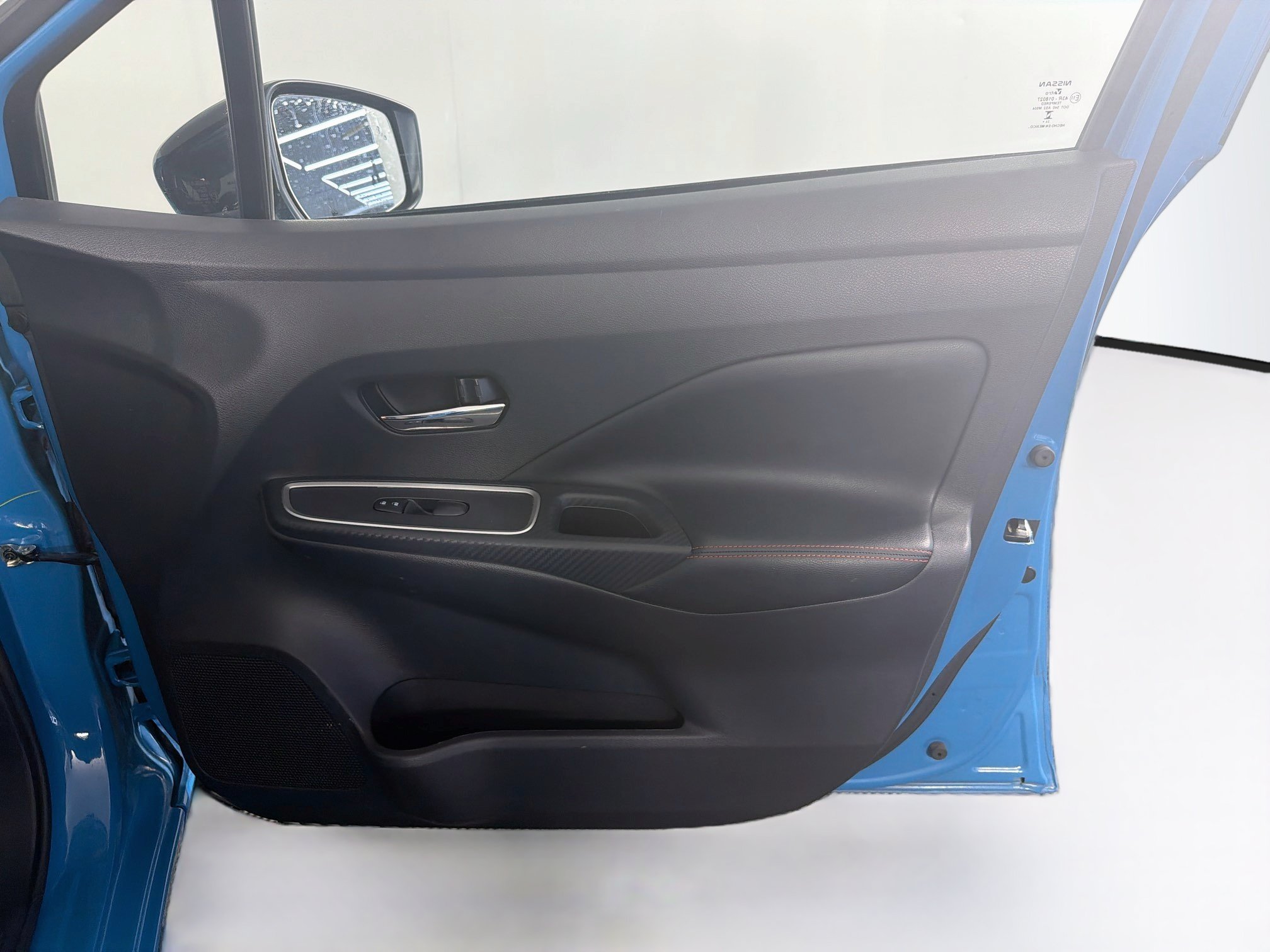 Used 2025 Nissan Versa SR FWD image 30