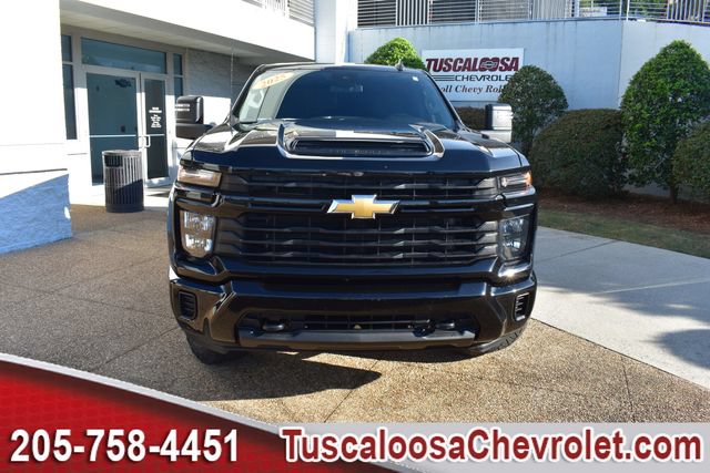 Used 2025 Chevrolet Silverado 2500 Custom AWD/4WD image 4