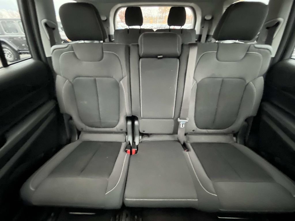 Used 2021 Jeep Grand Cherokee L Laredo w/ Luxury Tech Group I image 33