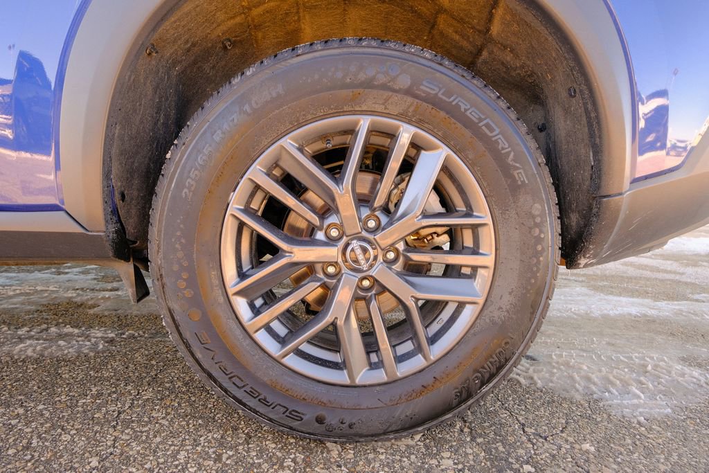 Used 2023 Nissan Rogue S image 38