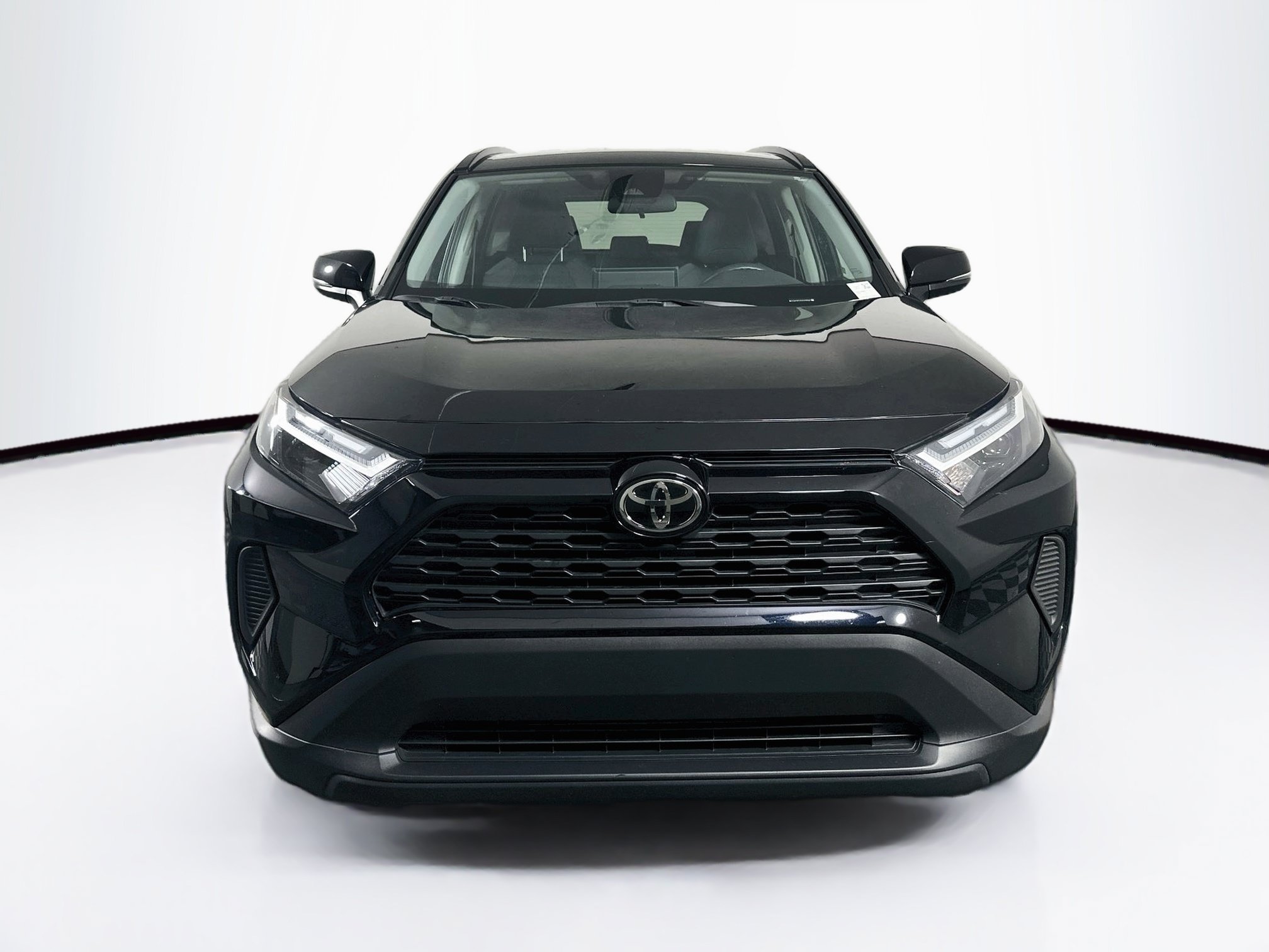 Used 2025 Toyota RAV4 XLE FWD image 2