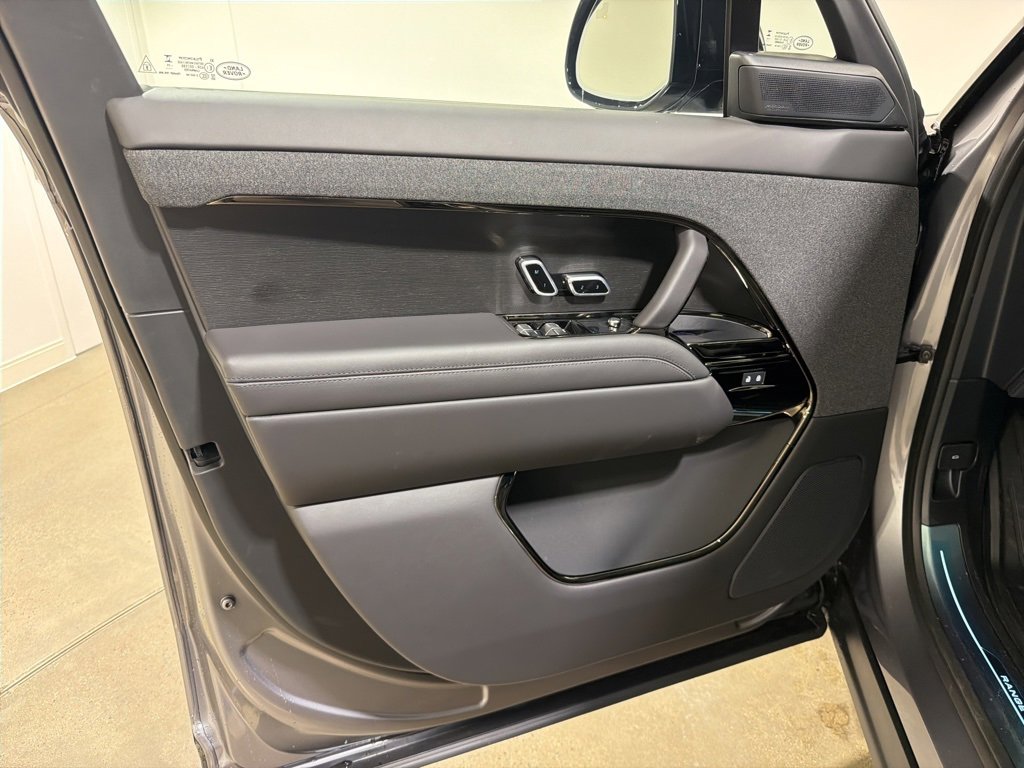 New 2025 Land Rover Range Rover Sport Dynamic SE image 9