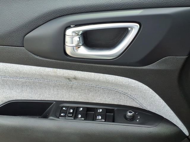 Used 2024 Jeep Compass Latitude image 17