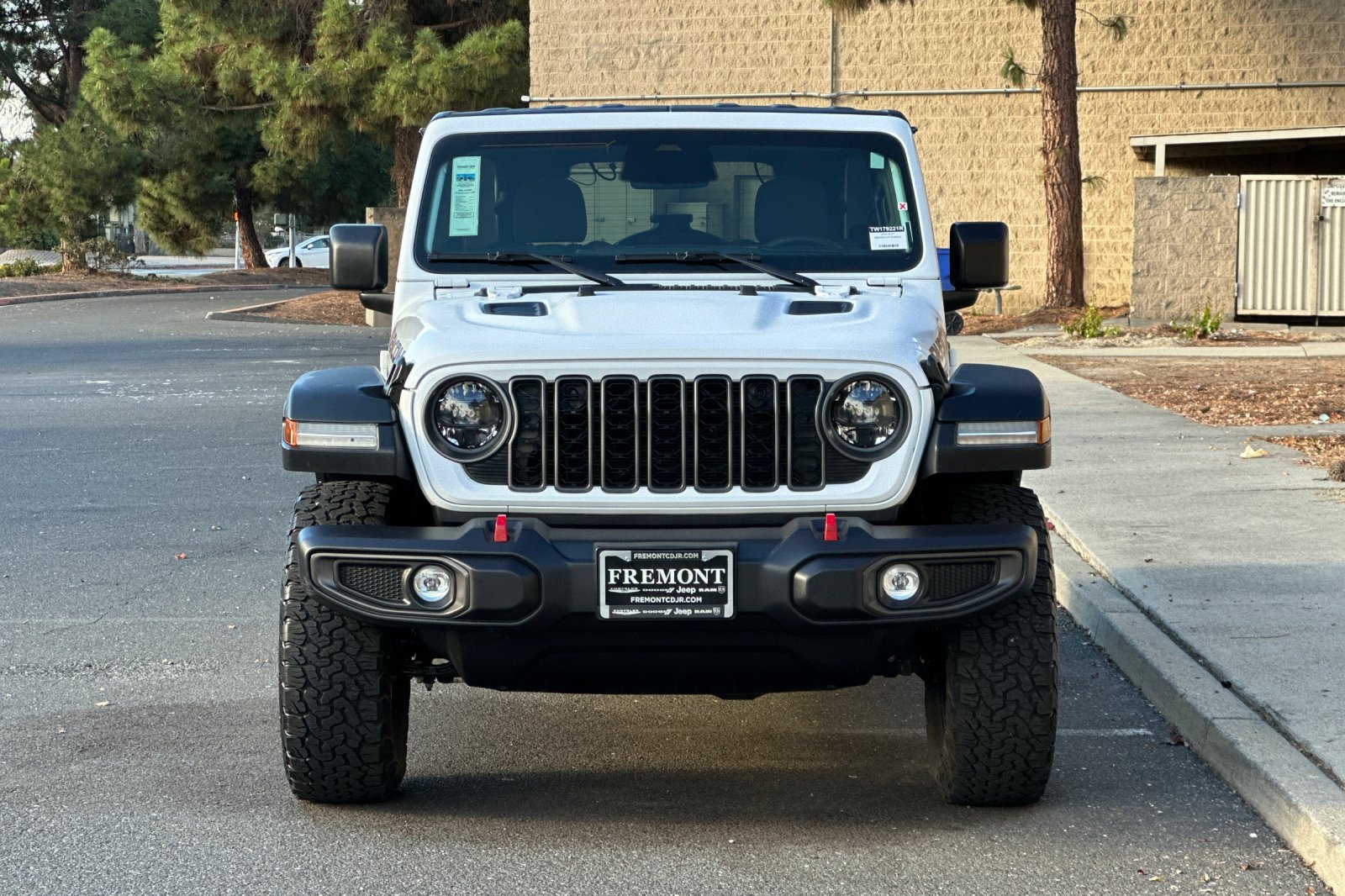 Used 2026 Jeep Wrangler Unlimited Rubicon AWD/4WD image 8