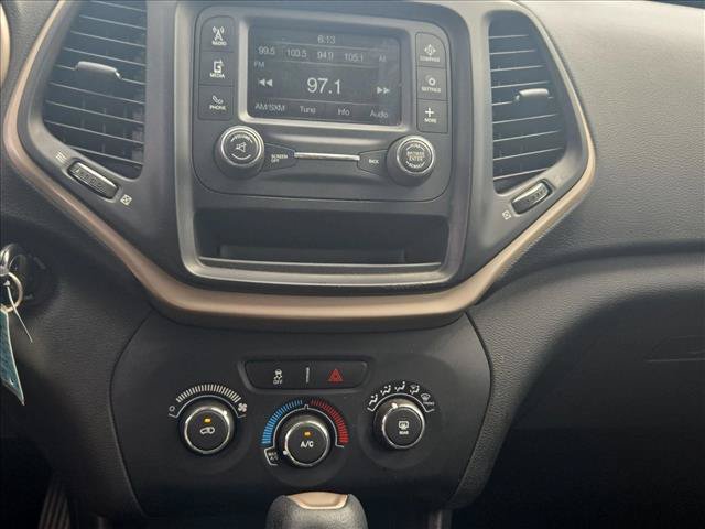Used 2017 Jeep Cherokee Sport FWD image 13