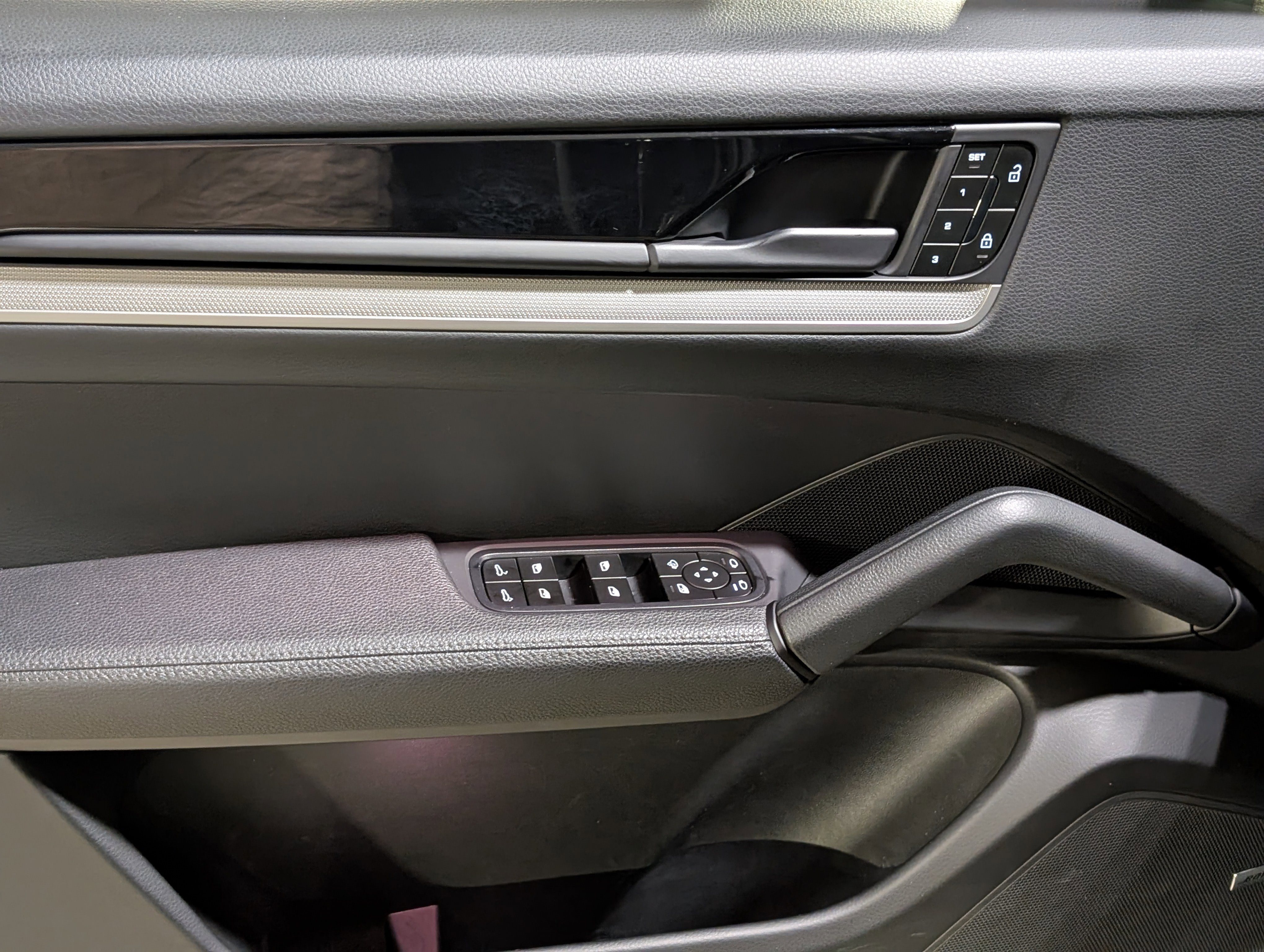 Certified 2024 Porsche Cayenne Coupe image 19