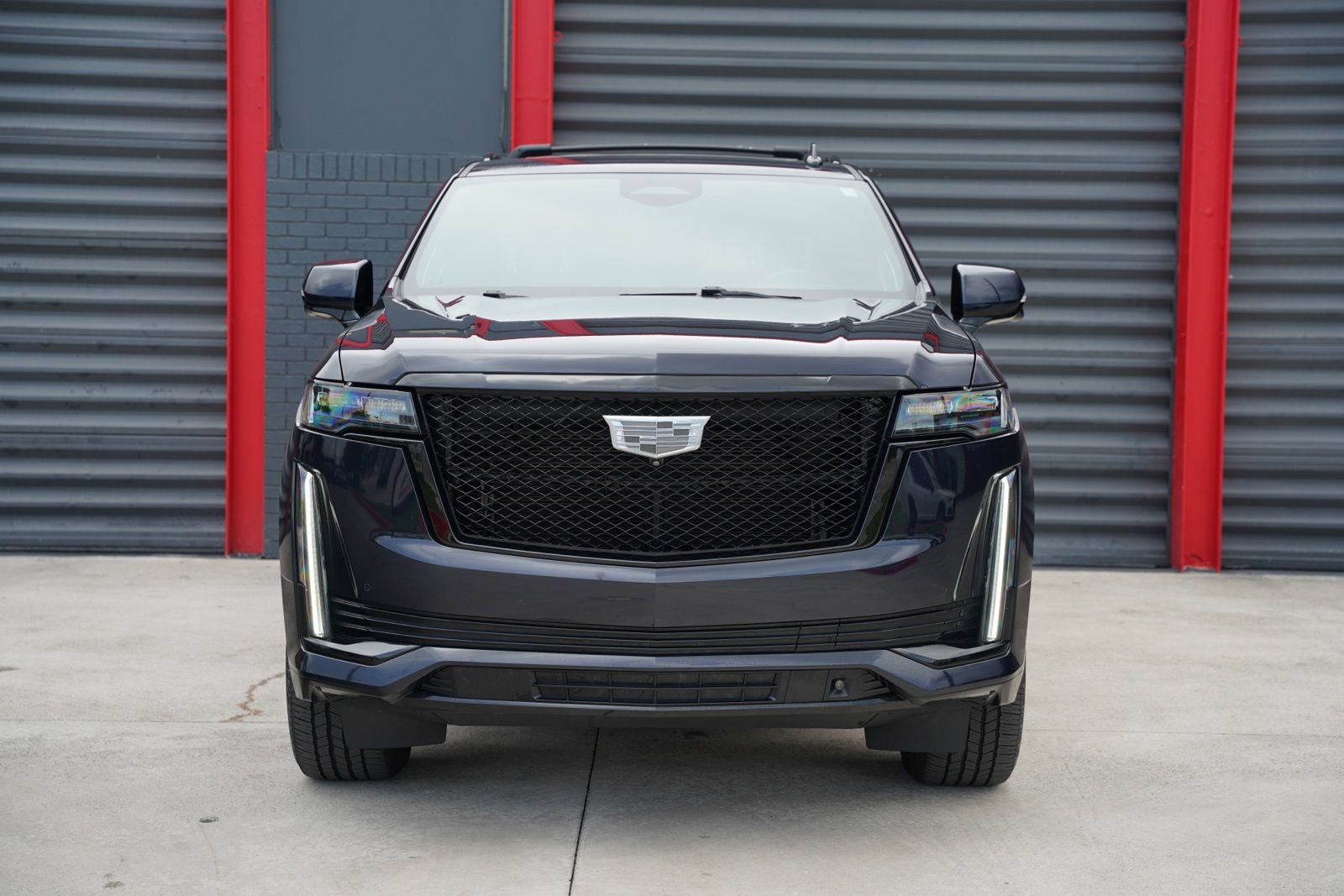 Used 2023 Cadillac Escalade ESV Sport Platinum w/ LPO, ONYX Package RWD image 5