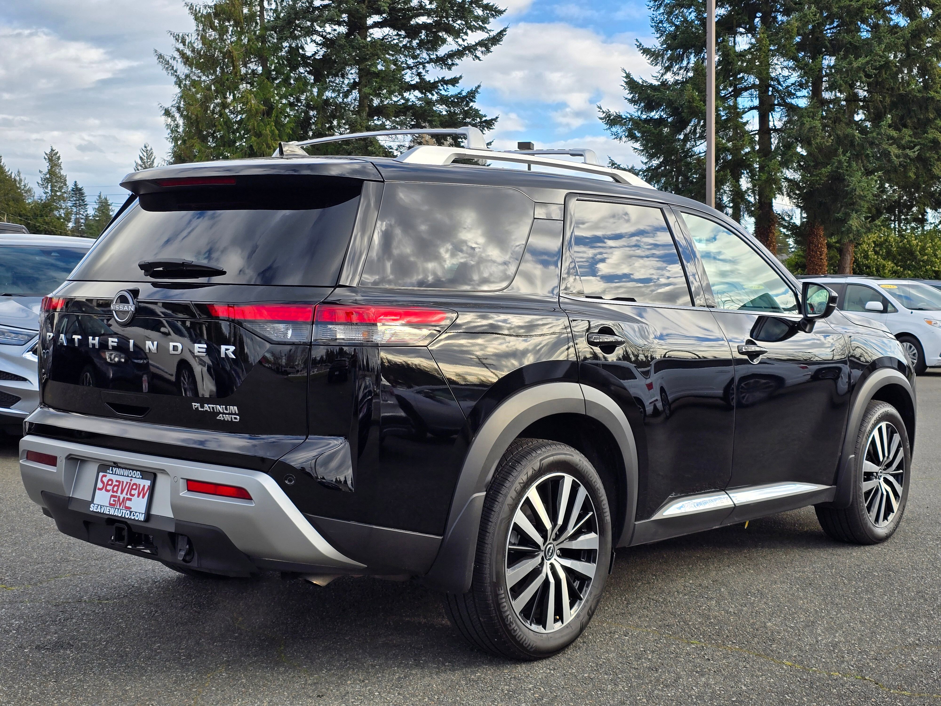 Used 2024 Nissan Pathfinder Platinum w/ Cargo Package AWD/4WD image 7