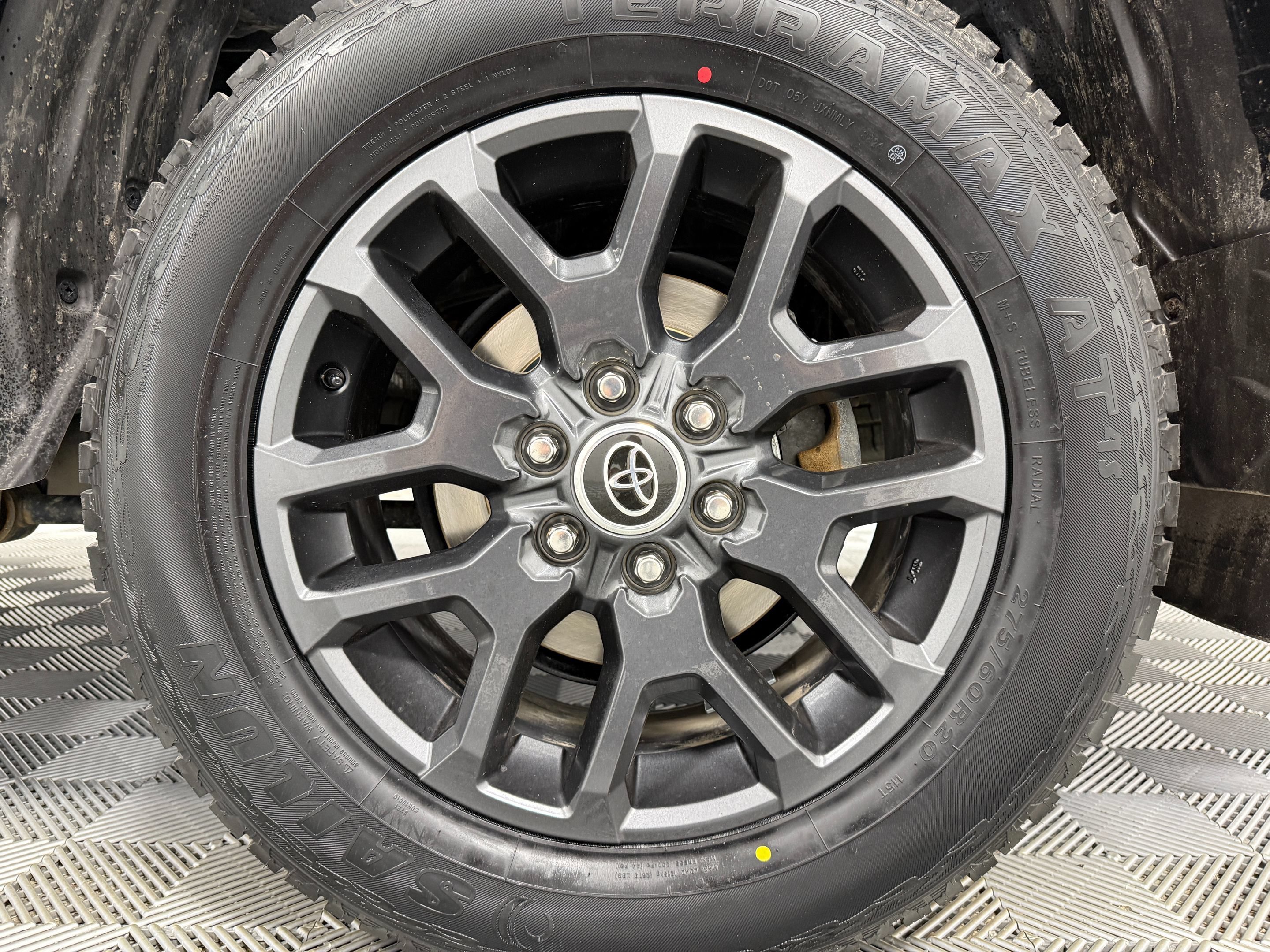 Used 2022 Toyota Tundra Platinum AWD/4WD image 39