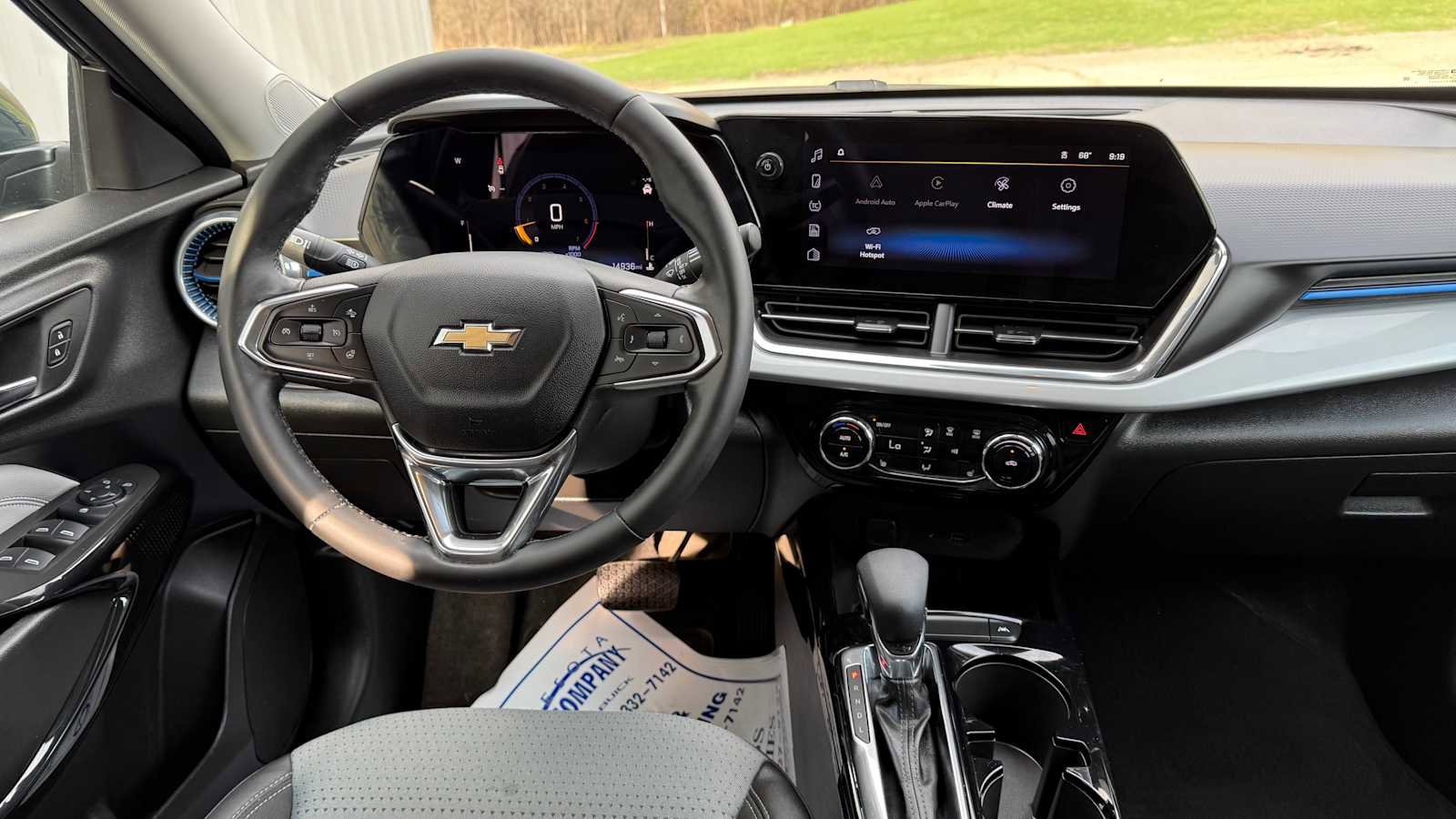 Used 2025 Chevrolet Trax LT w/ LT Convenience Package FWD image 10