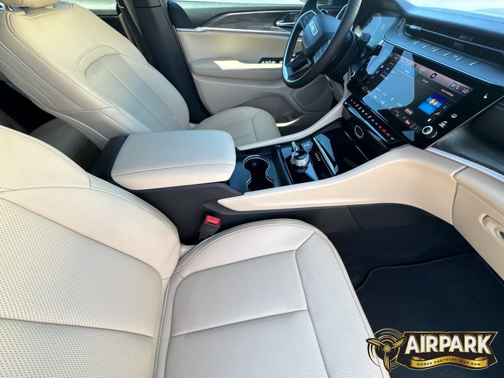 New 2026 Jeep Grand Cherokee Limited w/ Luxury Tech Group II AWD/4WD image 12