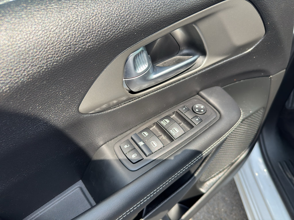 Used 2025 Chrysler Voyager LX FWD image 12