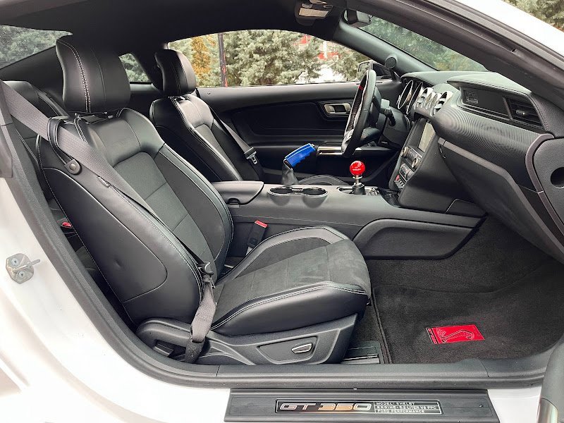 Used 2016 Ford Mustang Shelby GT350 w/ Technology Package image 39