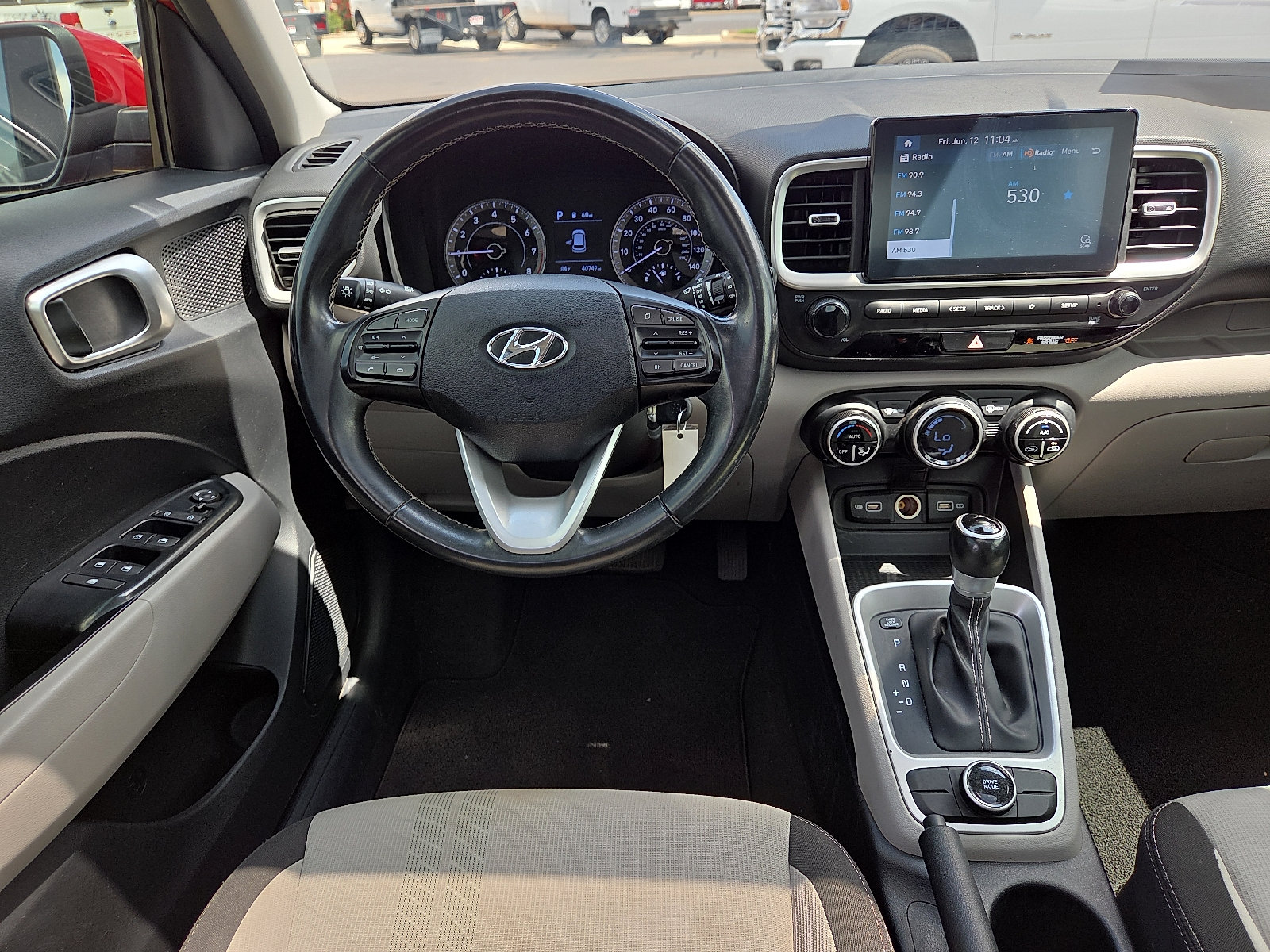 Used 2022 Hyundai Venue SEL FWD image 9
