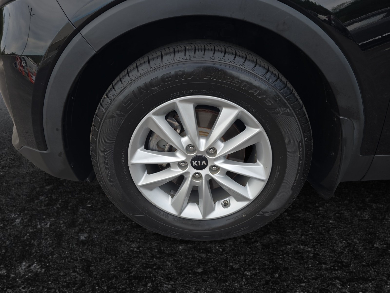 Used 2020 Kia Sorento LX FWD image 9