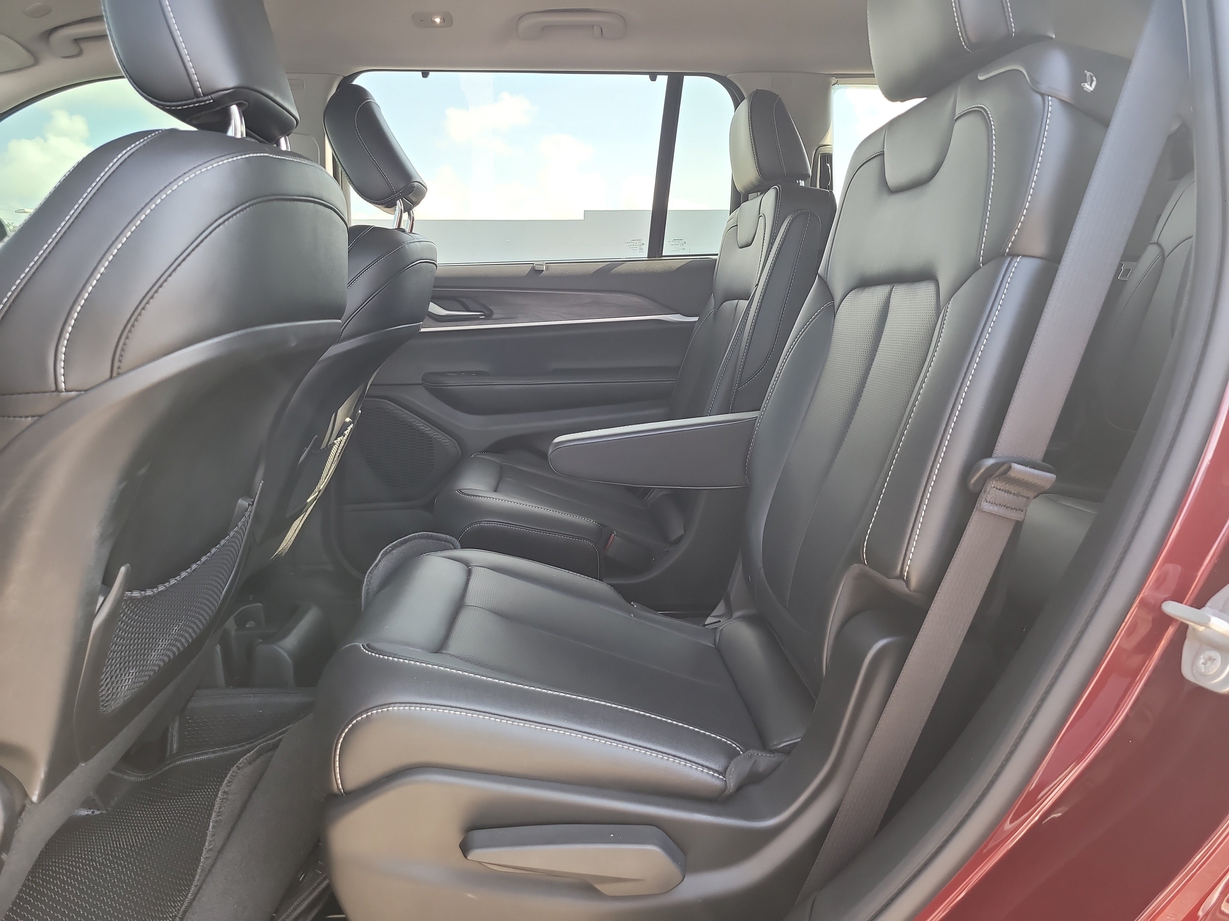 Used 2023 Jeep Grand Cherokee L Limited w/ Luxury Tech Group II AWD/4WD image 11