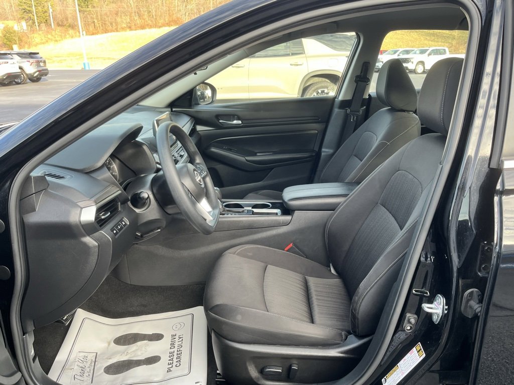 Used 2024 Nissan Altima 2.5 SV image 12