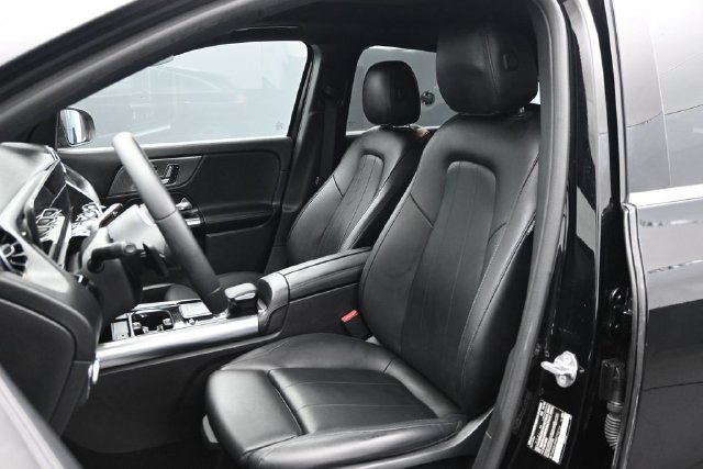 Used 2021 Mercedes-Benz GLA 250 4MATIC w/ Premium Package image 5