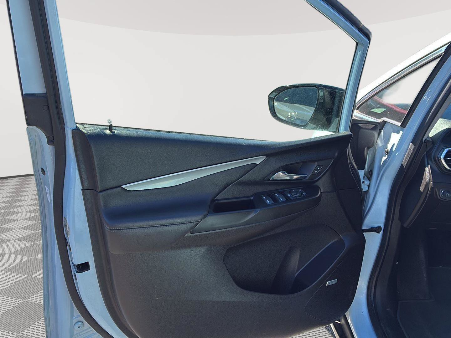 Used 2022 Chevrolet Bolt LT w/ Infotainment Package FWD image 22