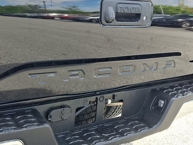 Certified 2023 Toyota Tacoma TRD Off-Road AWD/4WD image 29