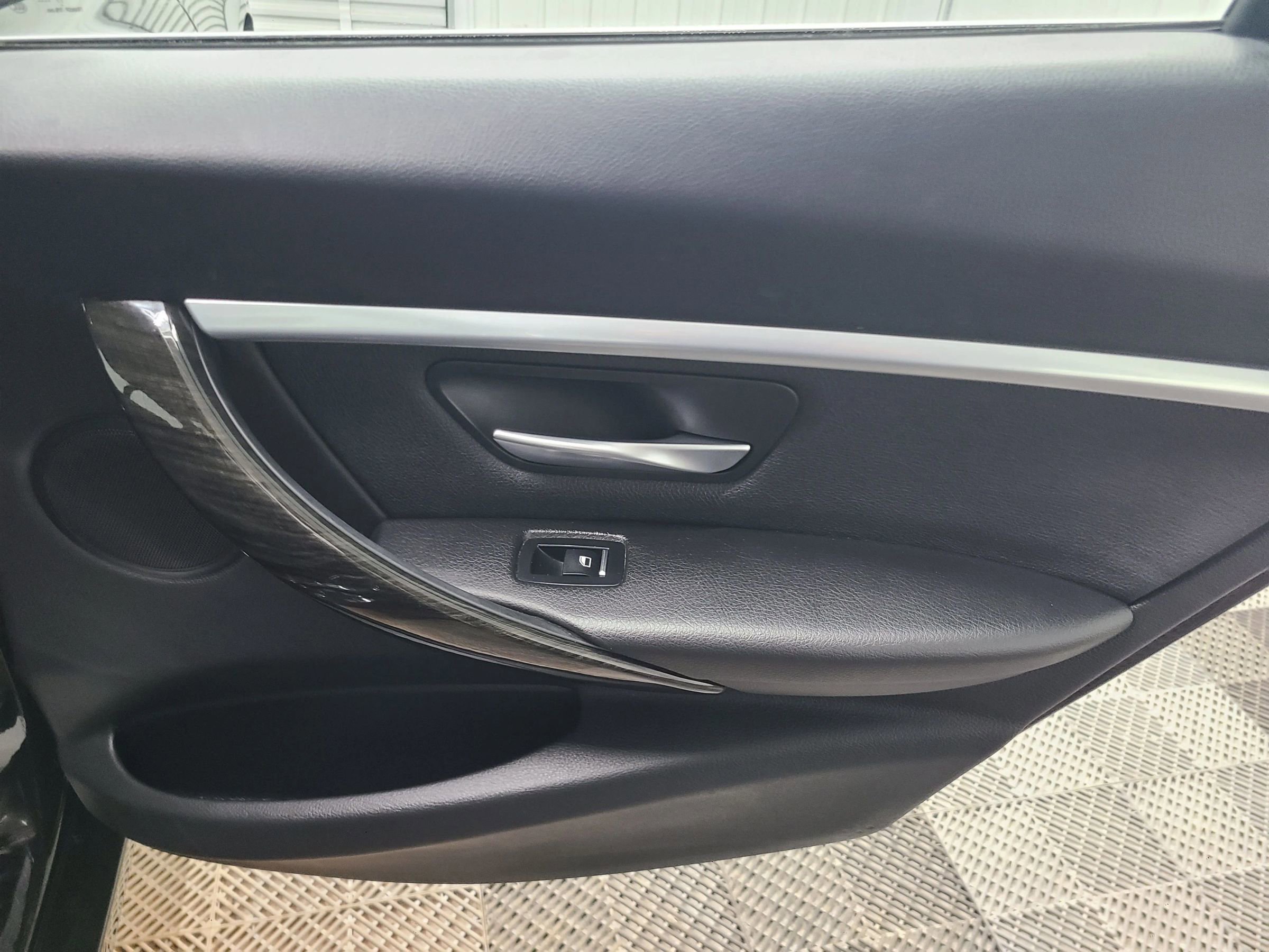 Used 2018 BMW 330i xDrive Sedan w/ Convenience Package image 40