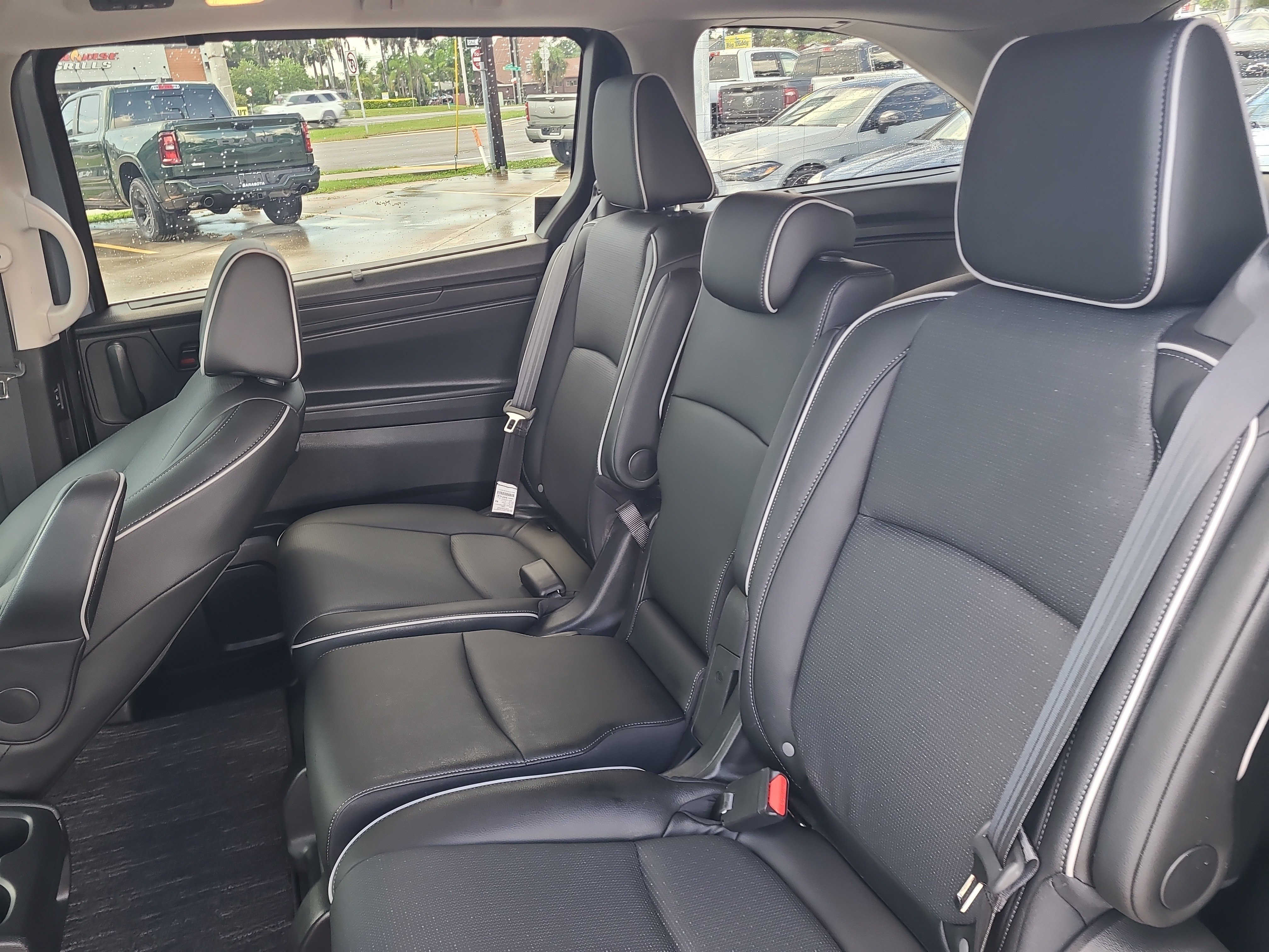 Used 2025 Honda Odyssey Elite image 11