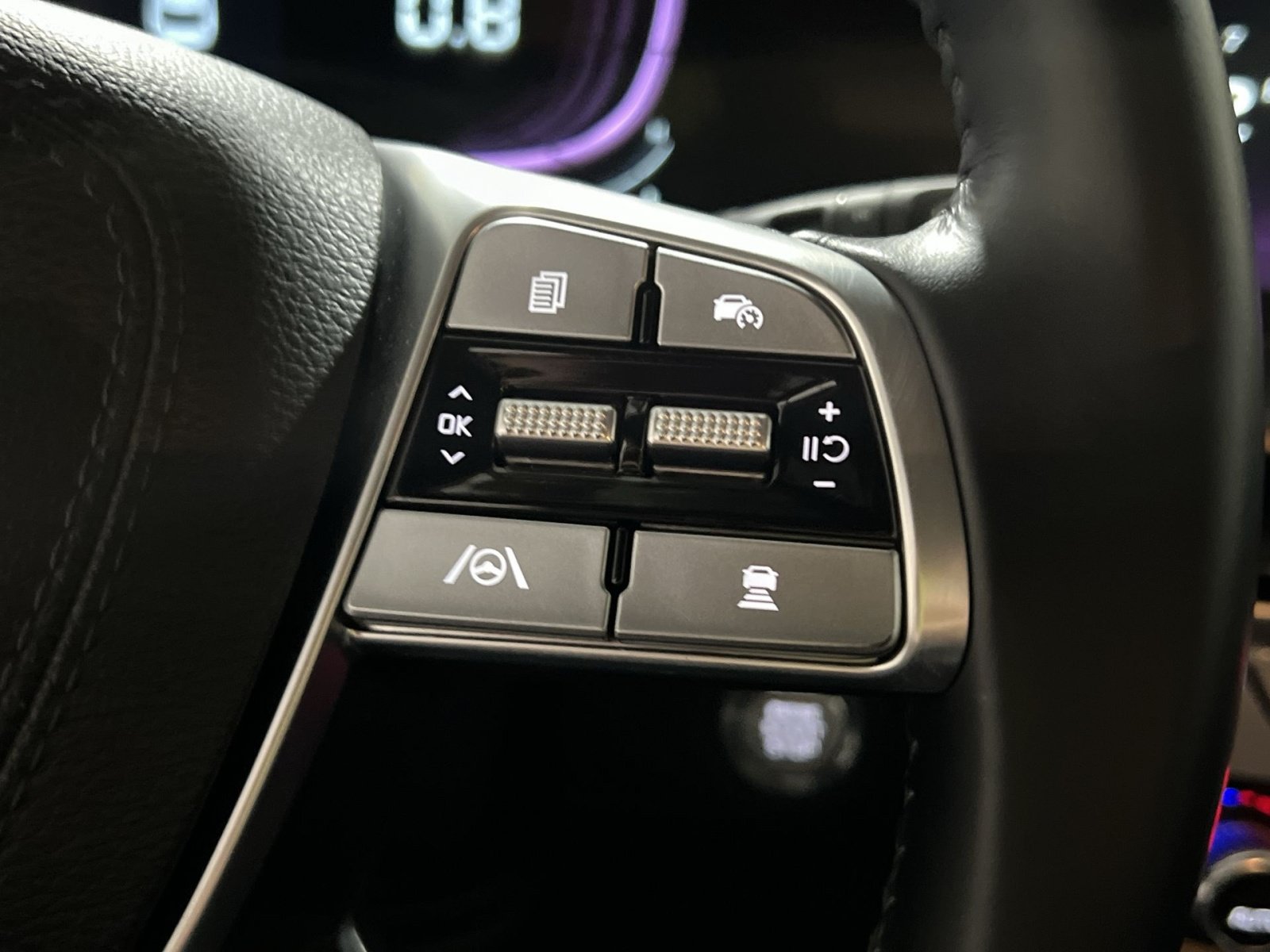 Used 2024 Kia Telluride LX AWD/4WD image 23
