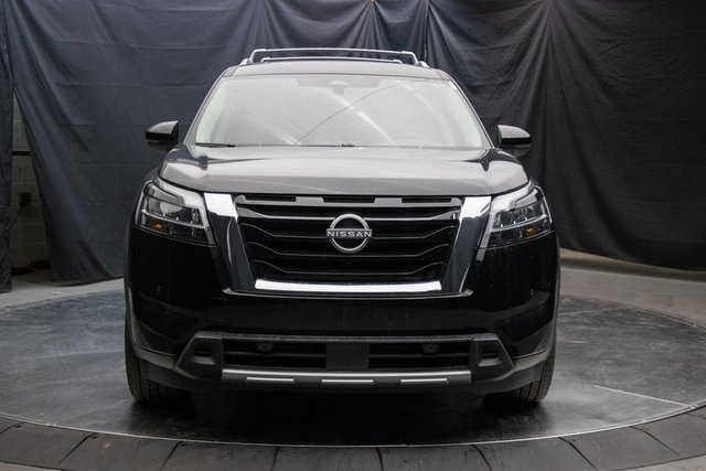 Used 2024 Nissan Pathfinder Platinum w/ Cargo Package image 4