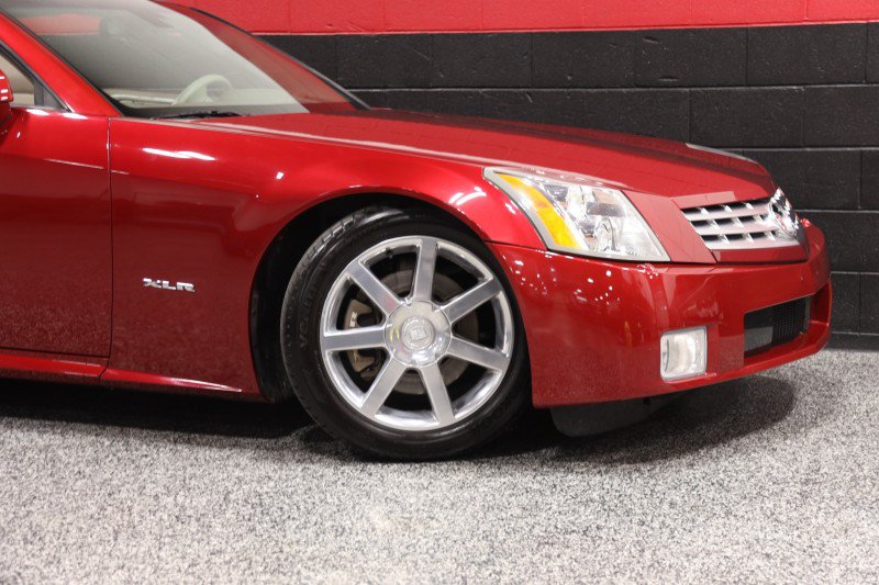 Used 2005 Cadillac XLR RWD image 3
