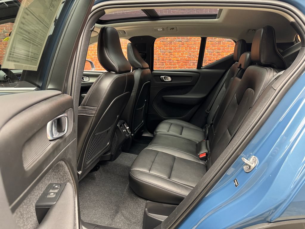Used 2024 Volvo XC40 B5 Plus AWD/4WD image 24