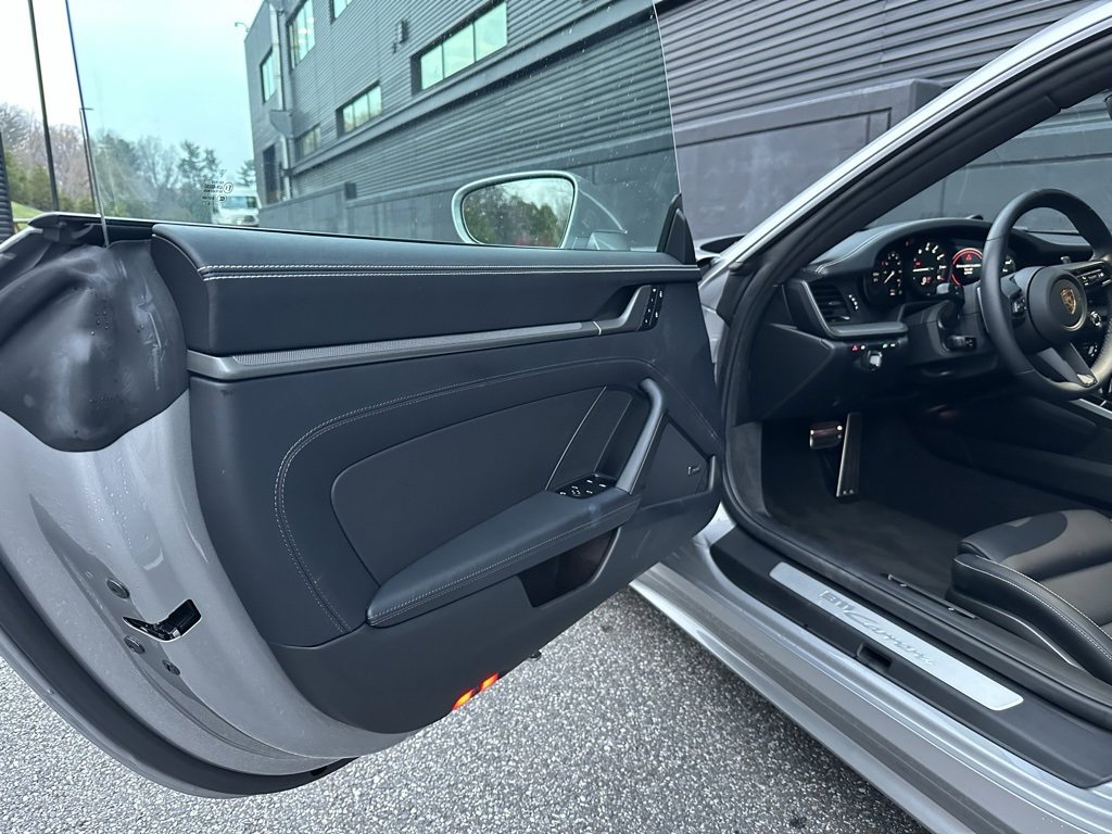 Certified 2024 Porsche 911 Carrera image 17