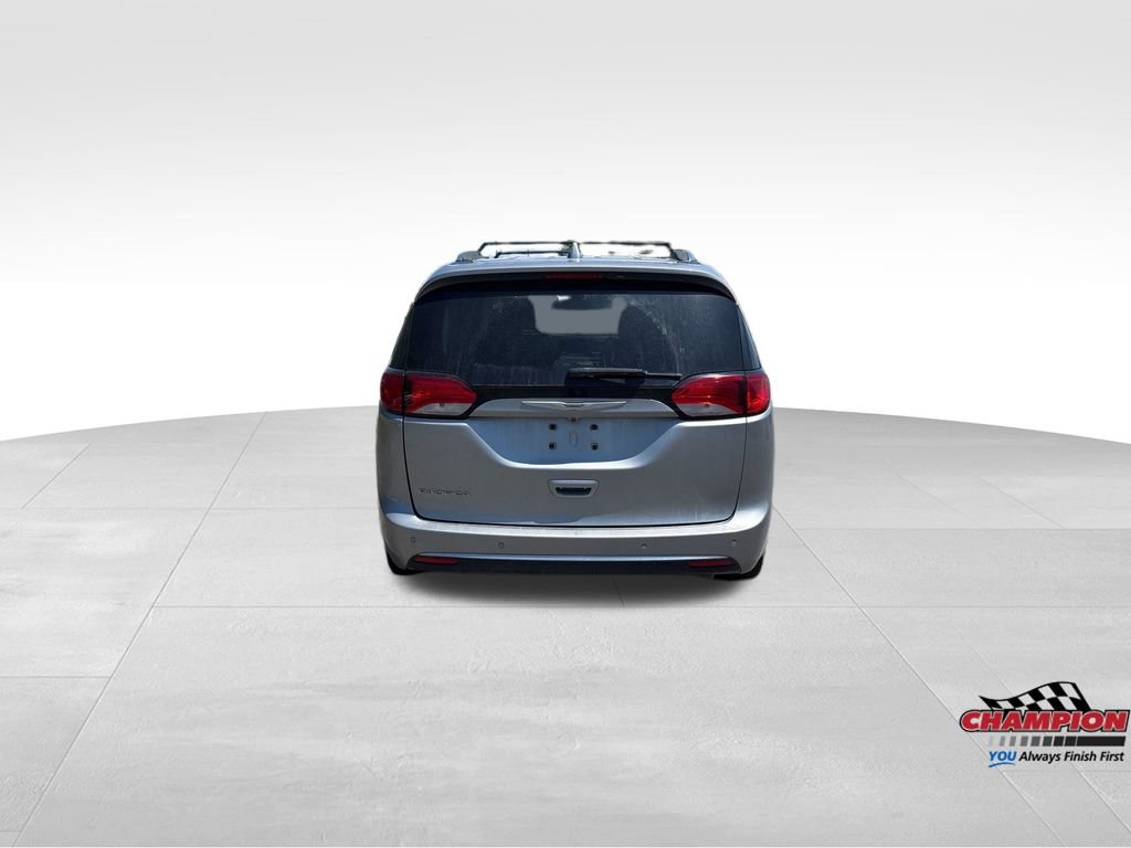 Used 2017 Chrysler Pacifica Touring-L Plus FWD image 11