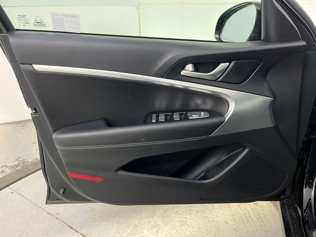 Used 2025 Genesis G70 2.5T image 26