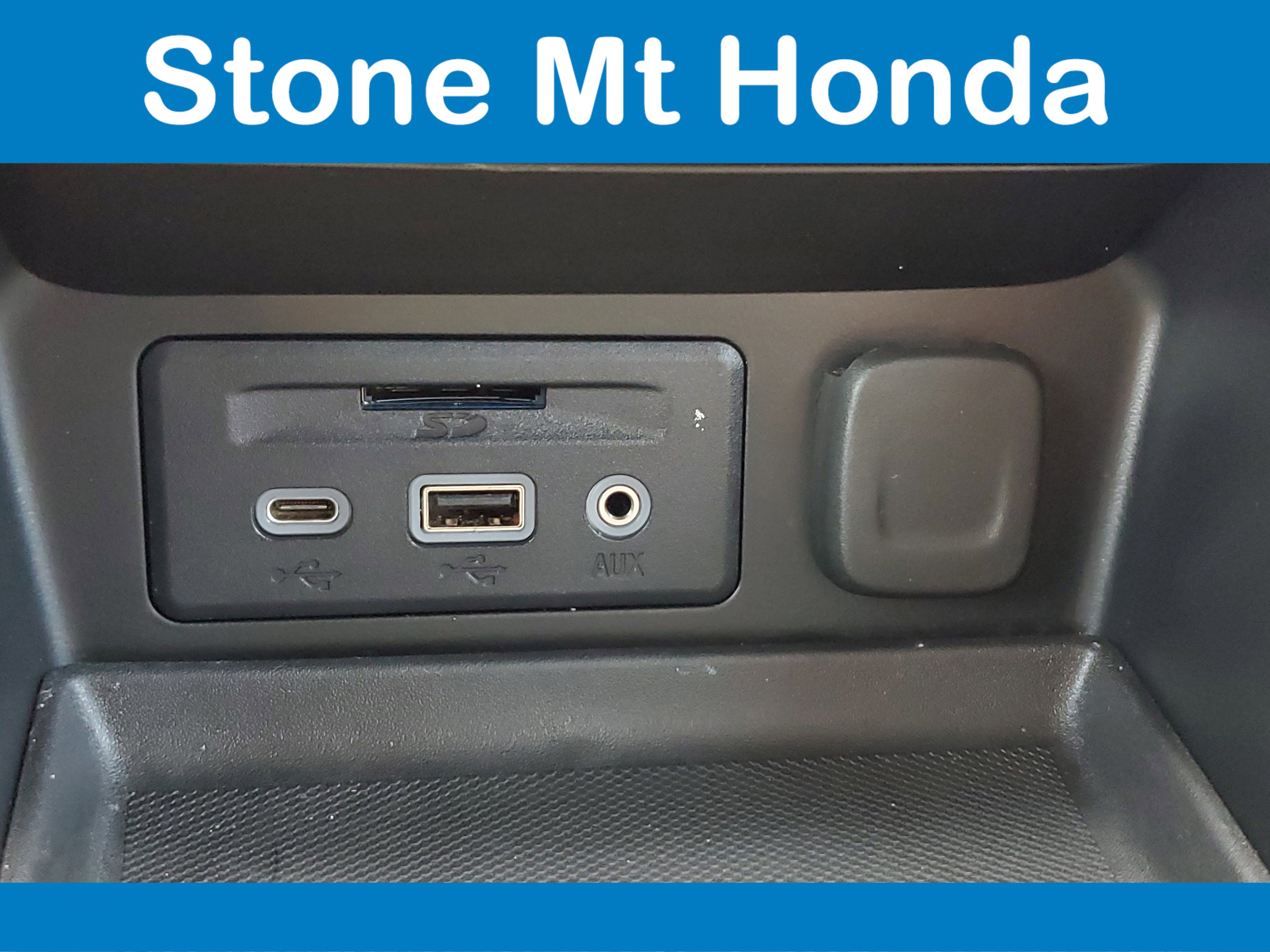 Used 2024 GMC Terrain SLT image 32