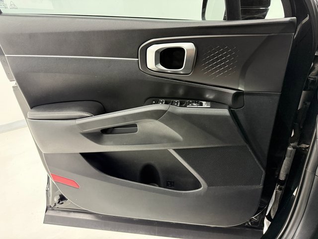 Used 2022 Kia Sorento LX image 16