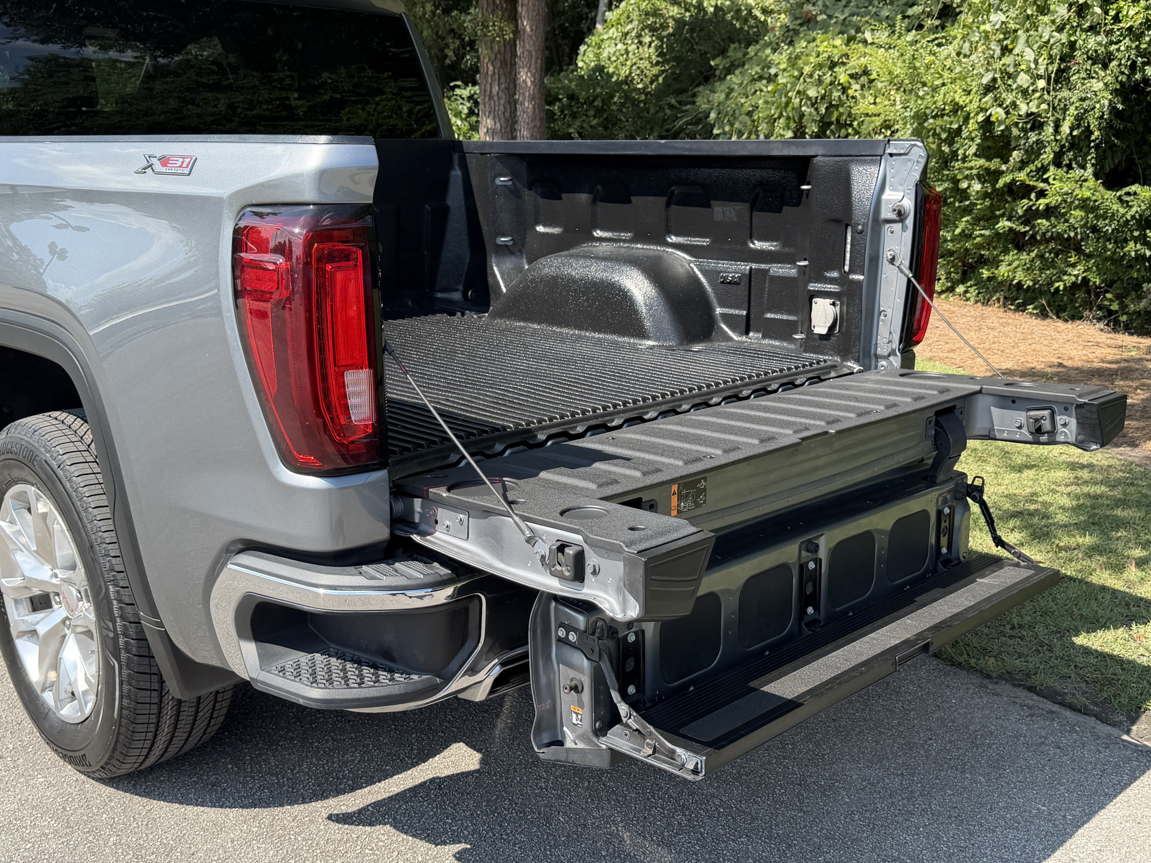 Used 2021 GMC Sierra 1500 SLT w/ X31 Off-Road Package AWD/4WD image 10