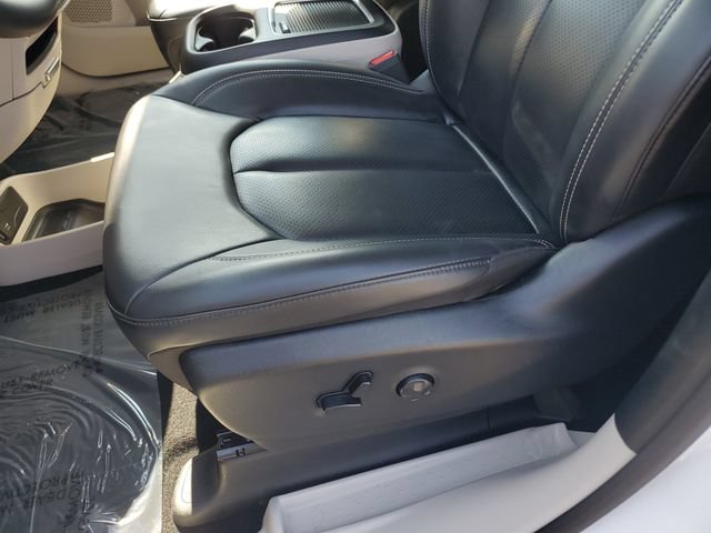 Used 2023 Chrysler Pacifica Touring-L FWD image 19