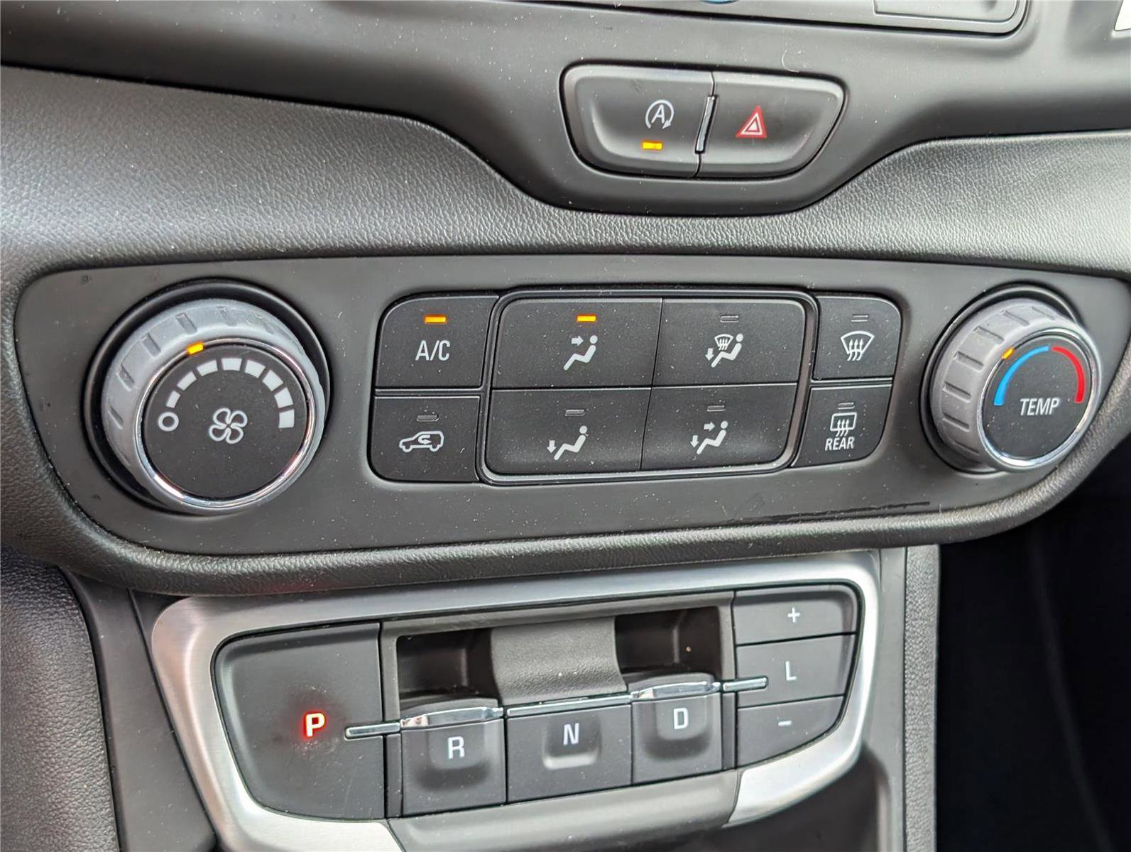 Used 2024 GMC Terrain SLE FWD image 23