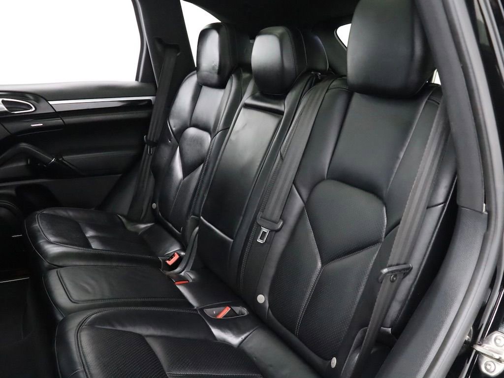 Used 2016 Porsche Cayenne image 31